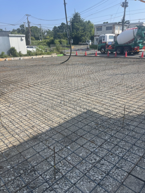 市川市 刷毛引き仕上げの様子